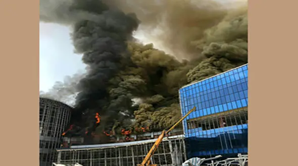 آتش سوزی در فاز دوم سیتی سنتر اصفهان مهار شد+تصاویر