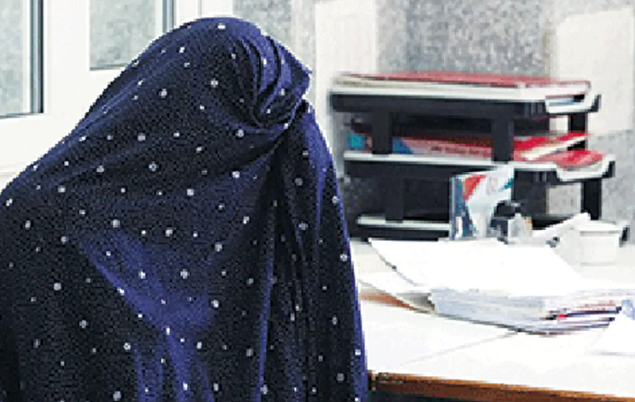 وقتی شوهرم به زندان افتاد دوستان صمیمی اش با من ارتباط شوم گرفتند
