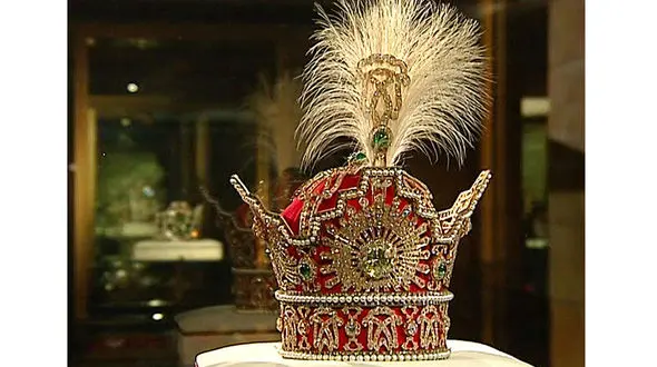 فیلم / شباهت خانم بازیگر جوان به شاه ایران ! / حدس بزنید کیست ! 