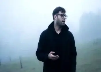 آواز احساسی؛ آهنگ عاشقانه ایهام که تو پاییز میچسبه/ به تو میبازم تا دل به من سپاری