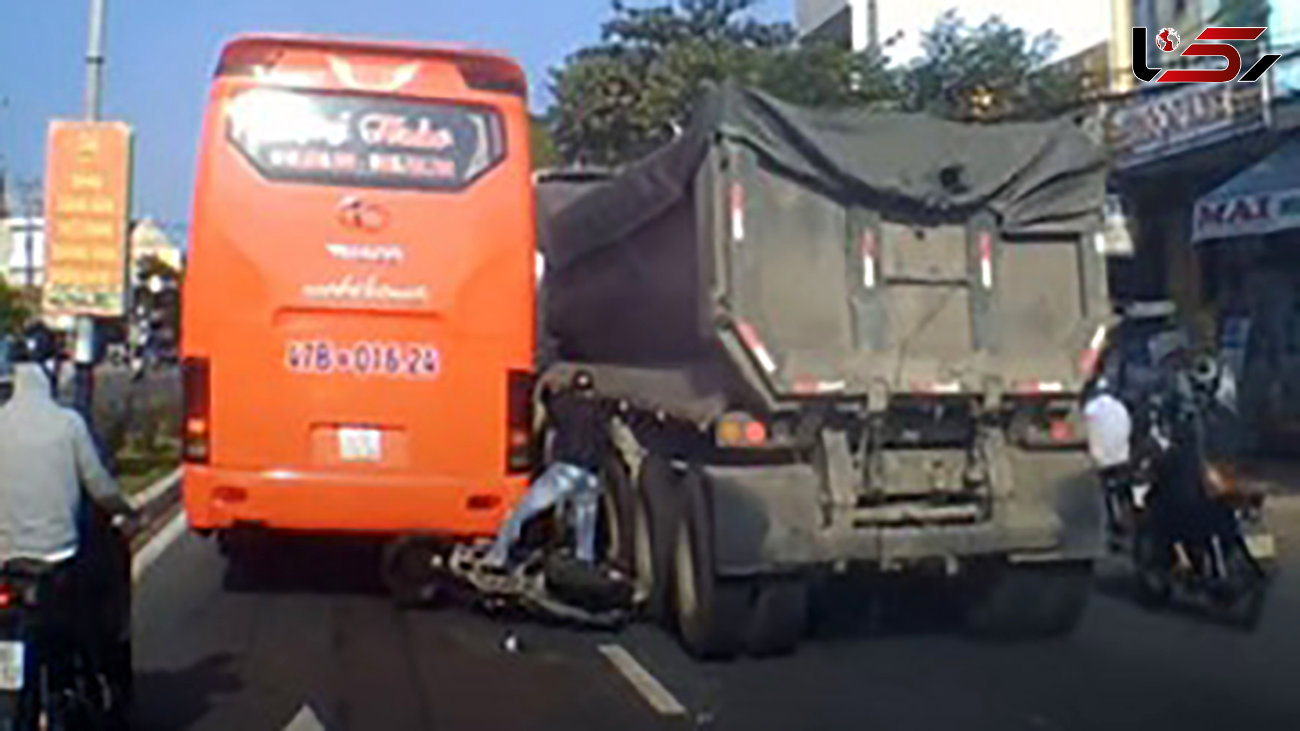 تلاش احمقانه یک موتورسوار در خیابان او را به دردسر انداخت + فیلم