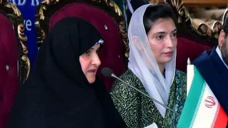 جمیله علم الهدی که رئیس جمهور را در سفر به پاکستان همراهی کرد در دانشگاه اقتصاد لاهور به سخنرانی پرداخت