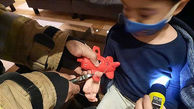 دردسر انگشت شست پسر 3 ساله برای آتش نشانان تهران + عکس بامزه