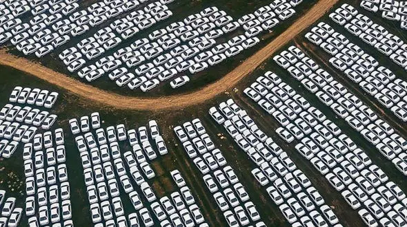 گشت‌های تعزیرات به طور سرزده از چند پارکینگ خودروسازان بزرگ بازدید کردند