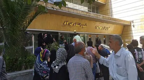تجمع مالباختگان صندوق امانات بانک ملی مقابل ساختمان قوه قضائیه / درخواست آنها چه بود؟