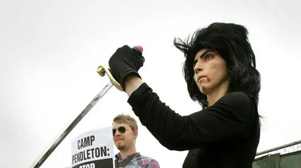 نسیم نجفی اقدم کیست؟ / این زن چرا در ساختمان مرکزی یوتیوب خودکشی کرد + فیلم و عکس 