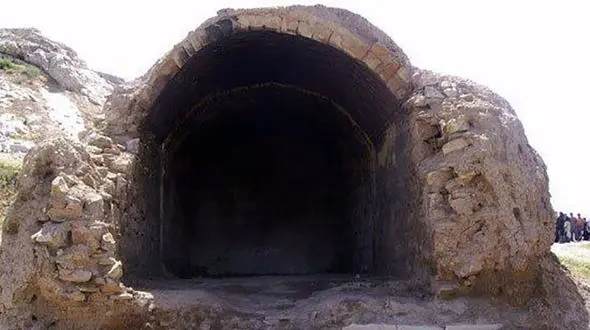 جویندگان گنج در آوار آتشکده زنده به گور شدند