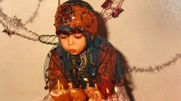 این دختربچه جذاب ترین خانم بازیگر ایرانی شد ! / محاله حدس بزنید ! + عکس ها