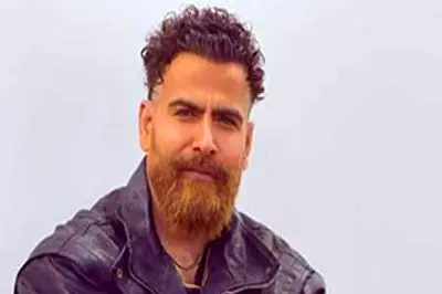 دانلود آهنگ «مال من باش» معین زد+ موزیک ویدئوی شاد/ مال من باش تو آسمون بشو منم ابراش ...