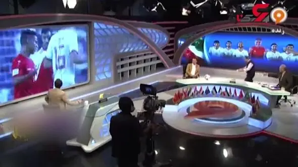 ورود غیر منتظره آبدارچی شبکه ورزش با سینی چای به برنامه پخش زنده + فیلم