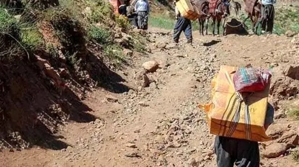 اینجا هر روز یک نفر در انتظار مرگ است / روایتی تلخ از زندگی کولبران مریوان