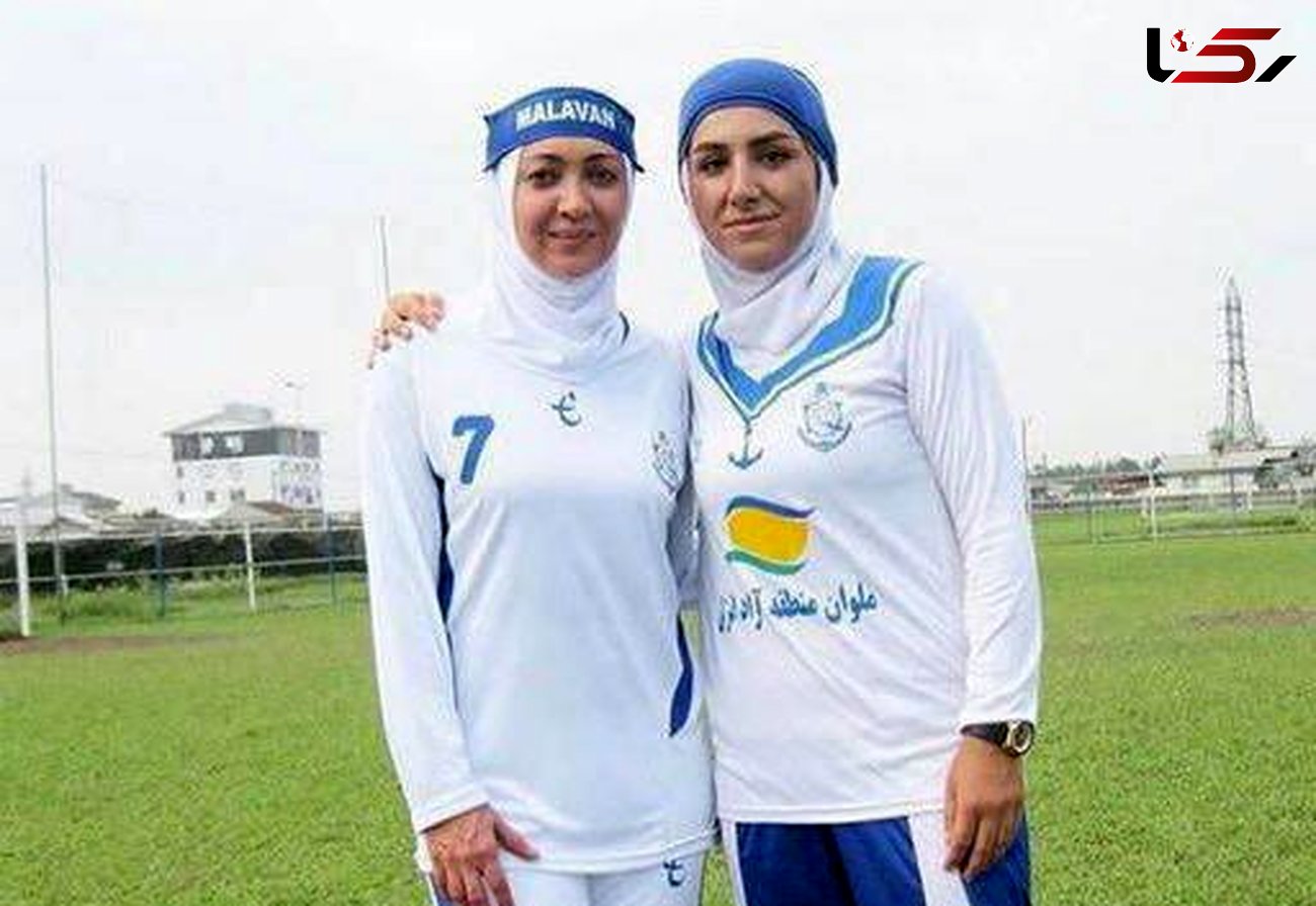 بازیگر زن مشهور ایرانی با لباس فوتبالی در زمین چمن + عکس