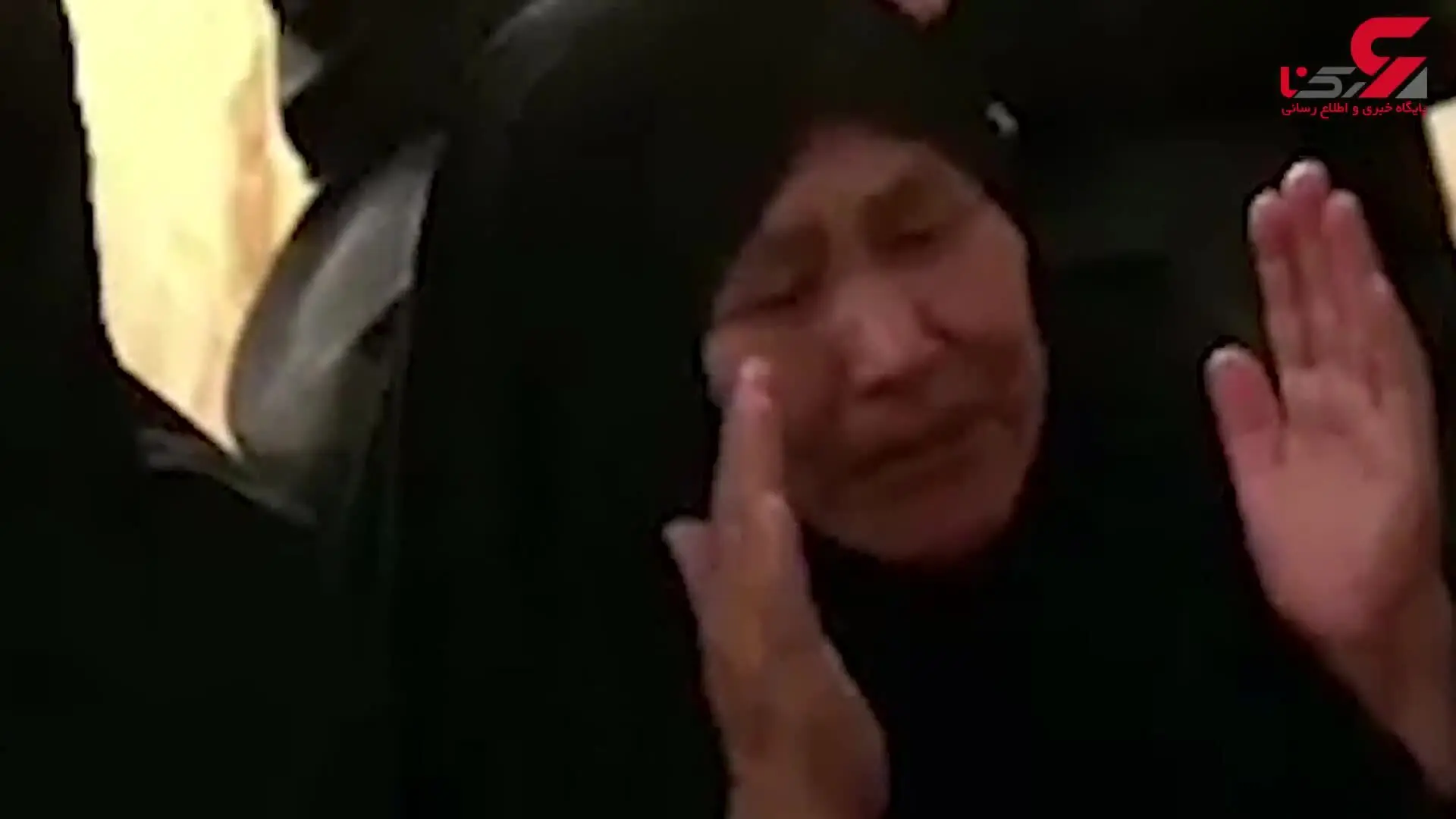 صحبت‌های مادر شهید مدافع حرم افغانستانی با رهبر انقلاب + تصویر
