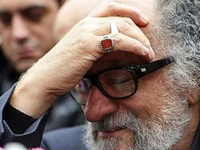 واکنش داریوش ارجمند به صف کشیدن قطاری ناو آبراهام لینکلن در نزدیکی ایران:آن قمار باز متعجب است که چرا ایران با وجود آمدنِ این همه ناو و نیروی نظامی تسلیم نمی شود، اما او نمی داند که...