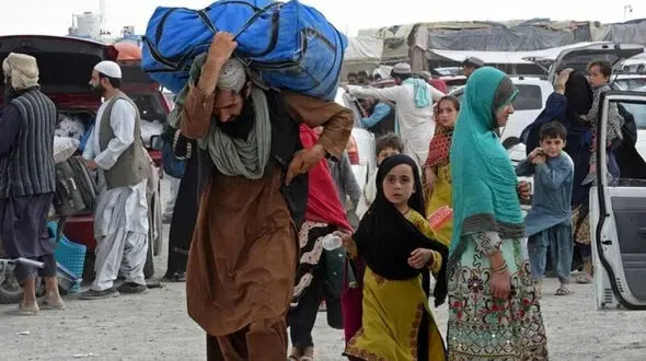 اتباع غیر مجاز شهرستان بهارستان به کشورشان بازگشتند