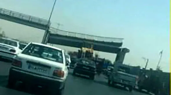 عکس / سقوط پل عابر پیاده در اتوبان ذوب‌آهن
