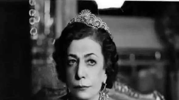 سفر به ایام قدیم سال 1352؛ تخته نرد بازی کردن محمدرضا پهلوی با تاج الملوک