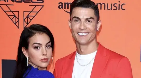 فیلم چهره واقعی همسر رونالدو وقتی کارگر ساده بود ! / شما زیبایید فقط پول ندارید !