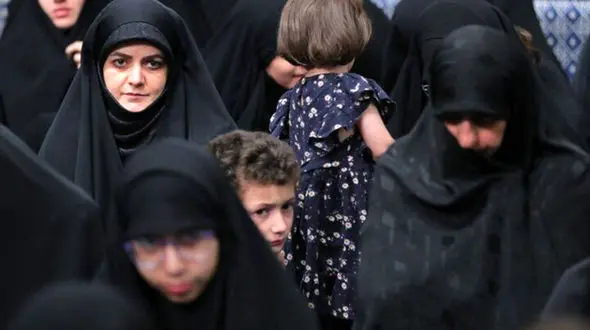 
دیدار دختر مسعود پزشکیان با خانواده شهید رحیم‌پور+عکس 
