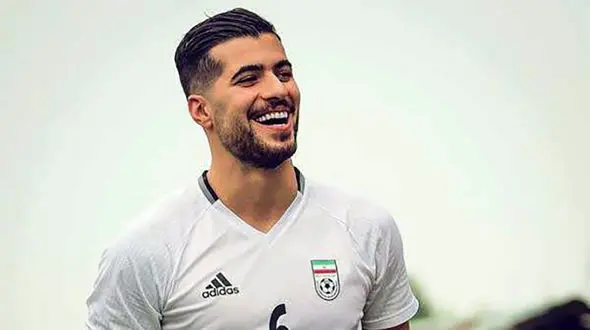 عکس جنجالی سعید عزت اللهی با یک زن جوان ! / حاشیه بزرگ در جام ملت های آسیا !