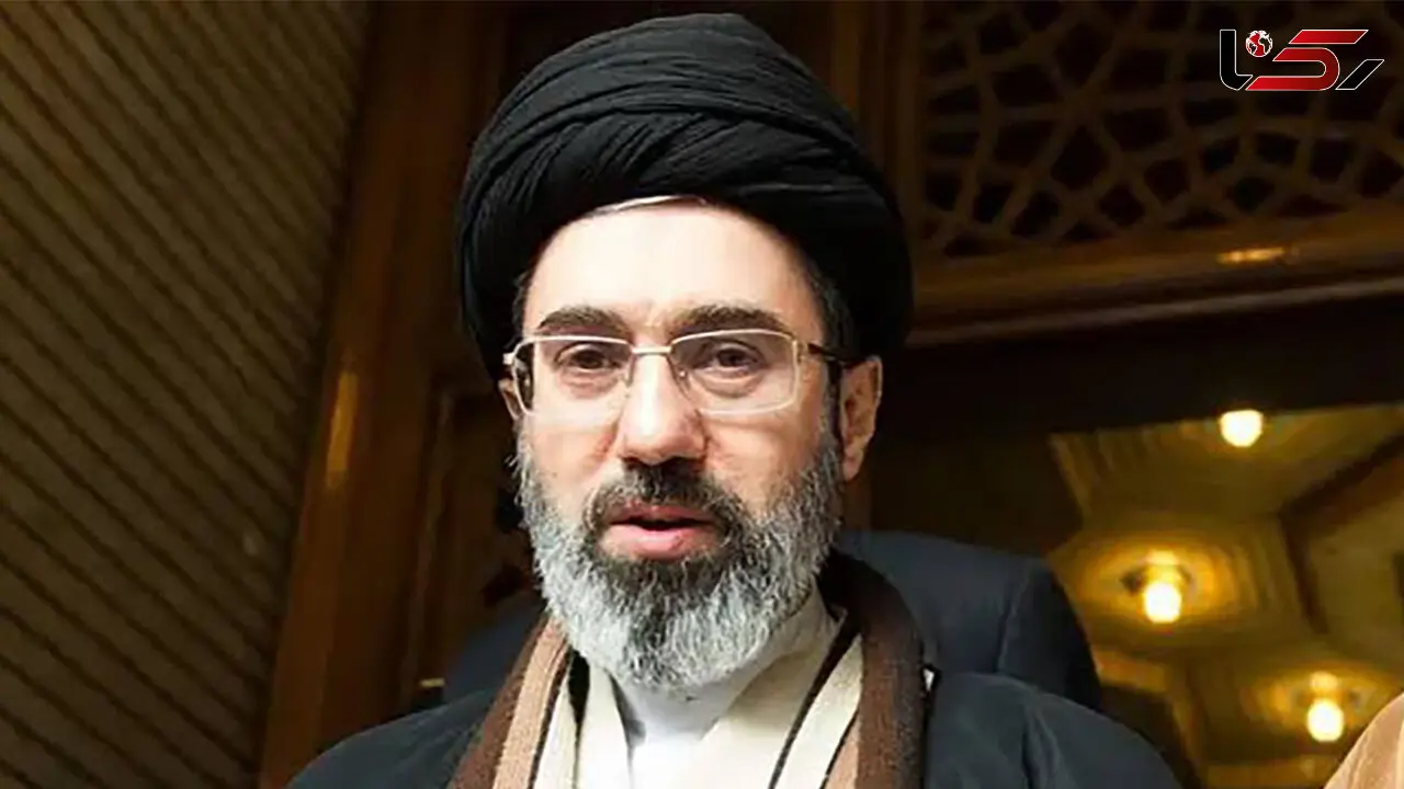 انتشار اولین فیلم از آیت الله سید مجتبی خامنه‌ای رهبر انقلاب در جمع روحانی ها  / چقدر خاکی و صمیمی