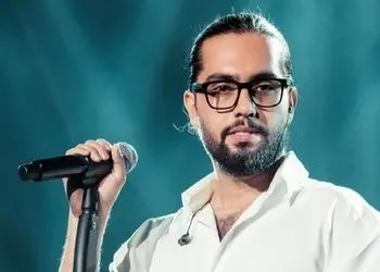 فیلم / موزیک ویدئوی جذاب آهنگ احساسی «سیا سفید» از حامیم /یه سری سیاه و سفیدا خوبن، مثل برف لای موهات! مثل کلاویه های پیانو، مثل اون دوتا چشمات + متن ترانه