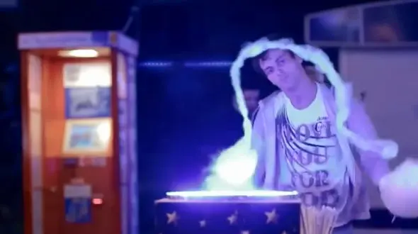 مهارت شگفت انگیز کارگران که سرعت بالایی دارند!+ تصویر