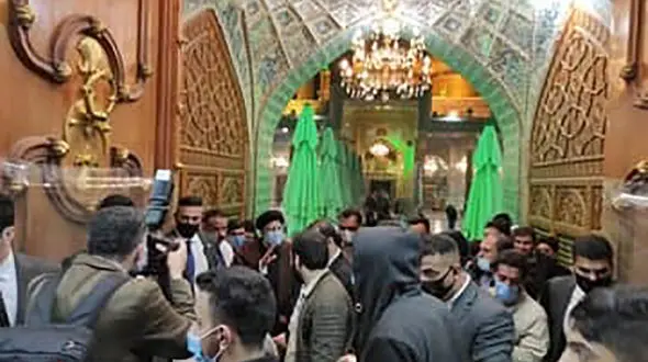 آیت‌الله رئیسی حرم مطهر امام موسی کاظم(ع) و امام جواد(ع) در کاظمین زیارت کرد/ استقبال گرم مردم از رئیسی
