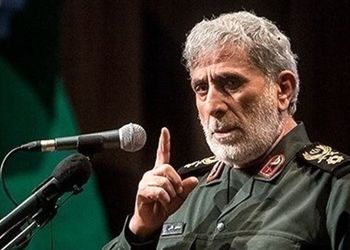 عکس/ سردار قاآنی در جوانی و در جلسه فرماندهان در جبهه؛ دهه ۶۰