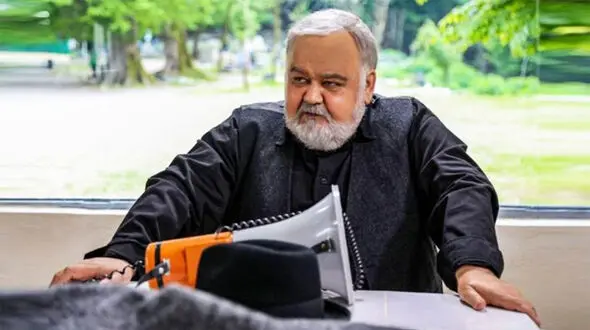 عکس سفر در زمان / «اکبر عبدی» در کنار دخترش المیرا؛ سال 1398