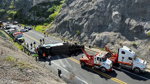 ۸ کشته در حادثه برخورد اتوبوس و تریلر در وراکروز مکزیک 