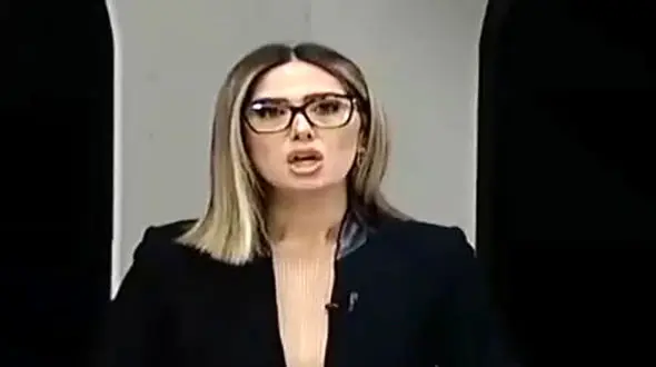 فیلم شجاعت فوق‌العاده مجری زن حین زلزله جلوی دوربین ! / ایستاده بدون ترس  !