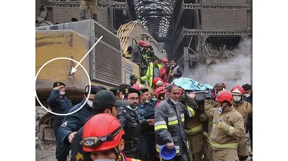 زیبا ترین احترام نظامی مامور پلیس به پیکر آتش نشان در پلاسکو+ عکس