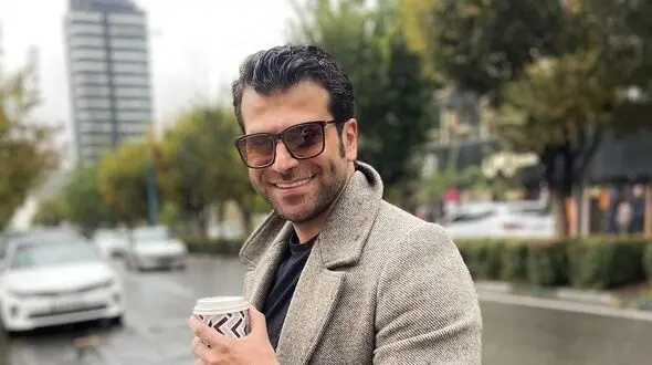 فیلم/ آبروبر مثل روزبه حصاری: زن عموم مهمون اومده بود به مامانم گفتم چرا موز که توی یخچال داریم رو بین میوه ها نذاشتی رفتم موز رو آوردم!