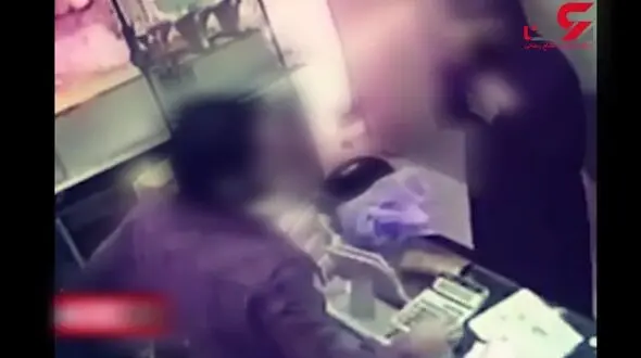 سرقت طلا به روش دلبری از یک زن برای طلا فروش + فیلم