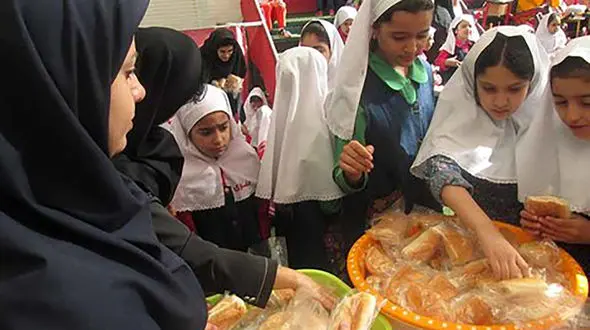 وعده آموزش و پرورش برای یک وعده غذا به دانش آموزان، پوچ شد/ معاون وزیر: پول نداریم