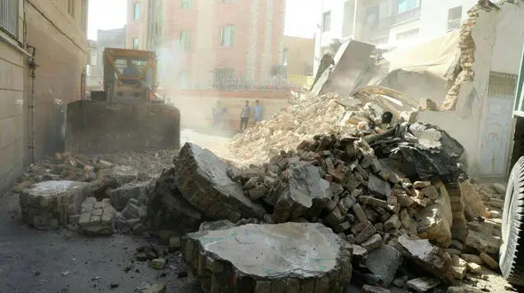 جمع آوری اتاقک متروکه و تعریض معبر در محله خانی آباد نو منطقه 19  