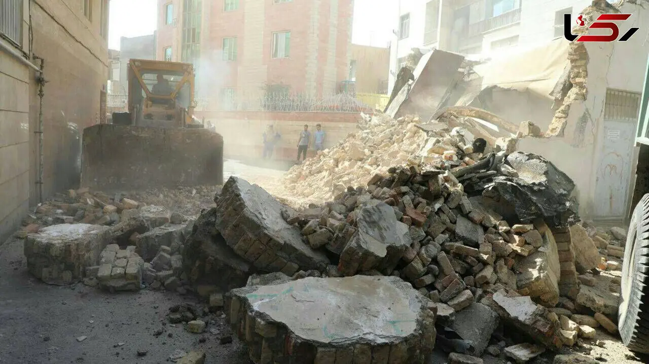 جمع آوری اتاقک متروکه و تعریض معبر در محله خانی آباد نو منطقه 19  
