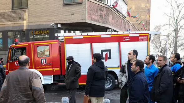 حضور معاون دادستان تهران در محل آتش‌سوزی ساختمان وزارت نیرو
