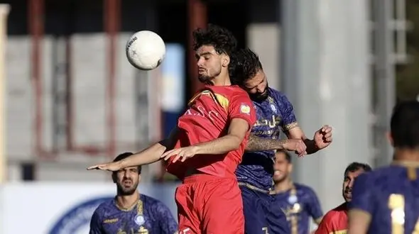 تصویری باورنکردنی از آخرین بازی سال/ تمسخر داور بعد از بازی جنجالی!+عکس