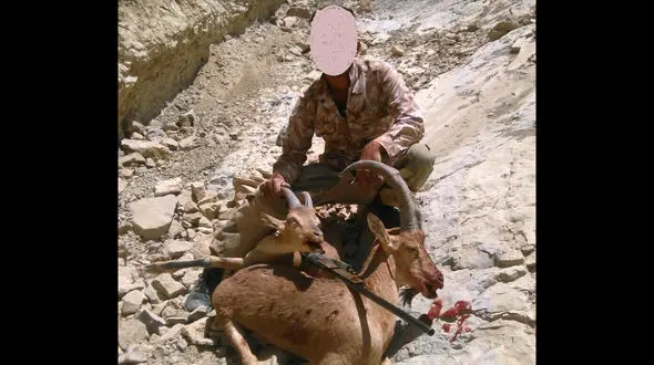 عکس یادگاری شکارچی بی رحم را در سمنان به دام انداخت + عکس 