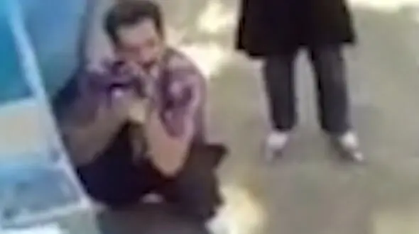 مرگ بی رحم ترین پدر در زندان کرمانشاه ! + فیلم لحظه قتل 3 دختر با رگبار گلوله
