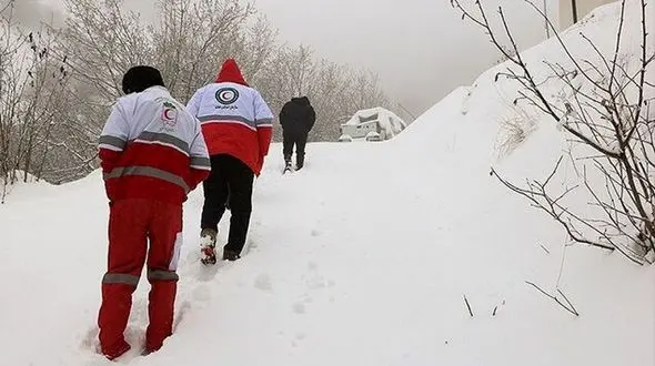 معجزه در دل کولاک / پنج کوهنورد در اشنویه نجات یافتند + فیلم