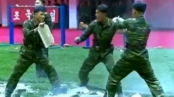 فیلم تمرینات نظامی سخت و باورنکردنی سربازان کره شمالی + تصاویر