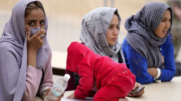 شهردار طالبان در کابل: زنان در خانه بمانند !