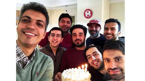سلفی جالب و متفاوت عادل فردوسی پور در جشن تولد +عکس