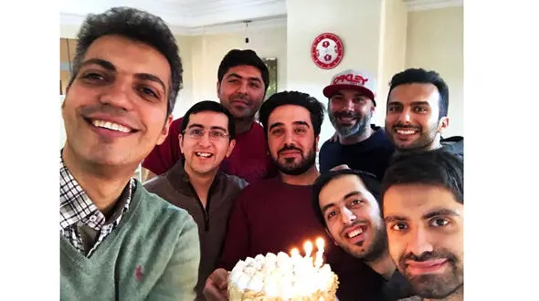 سلفی جالب و متفاوت عادل فردوسی پور در جشن تولد +عکس