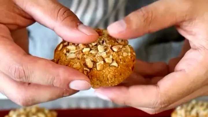طرز تهیه کوکی گردو نارگیل بدون شکر