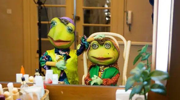 خاله قورباغه از 98 بچه اش دور افتاد +عکس