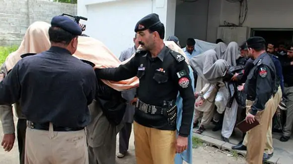 دختر 16 ساله قربانی تعصب 15 زن ومرد / جسد این دختر را نیز سوزاندند + عکس